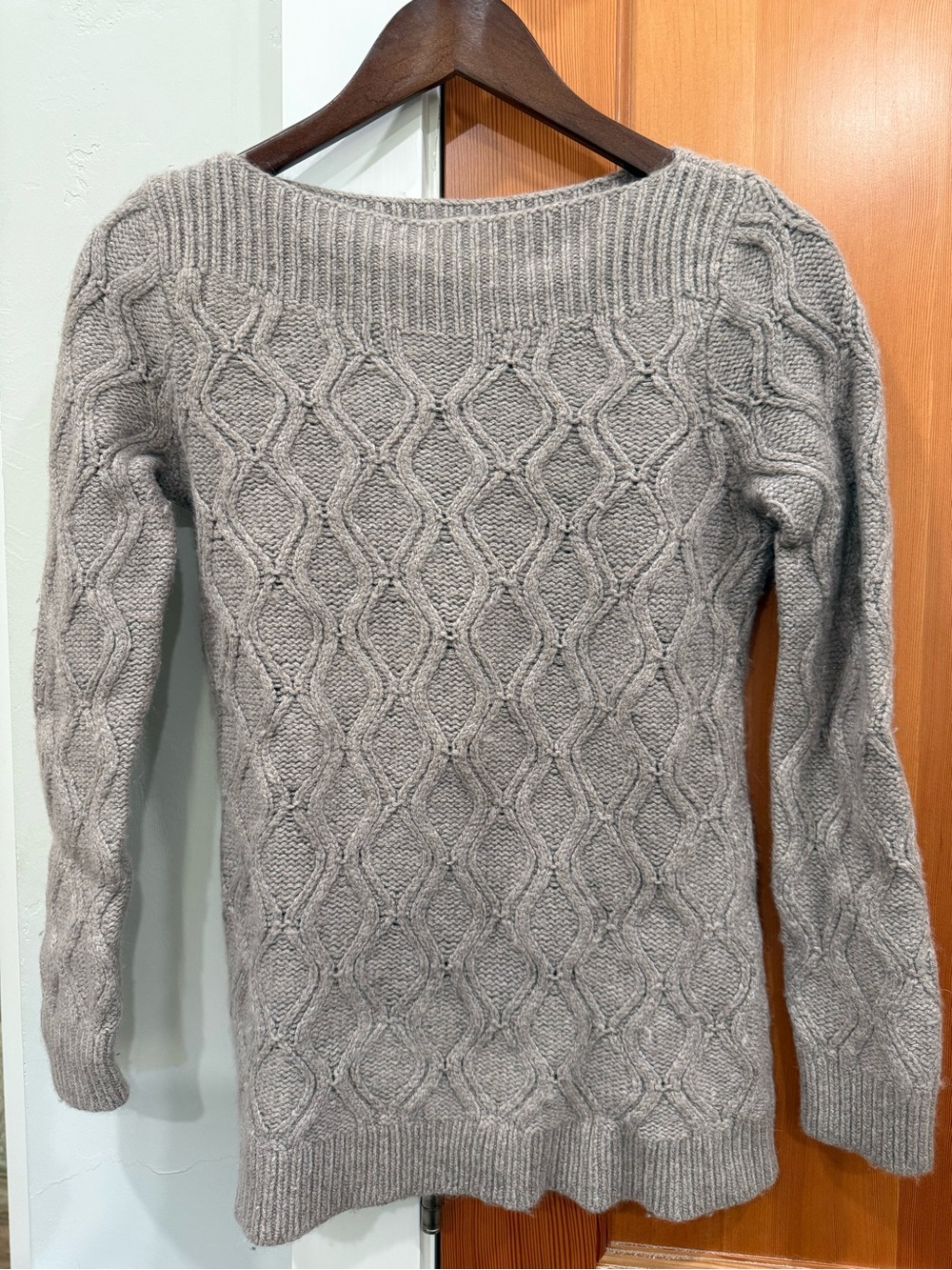 LOFT Cable Knit Scoopneck Sweater in Light Creamy Gray